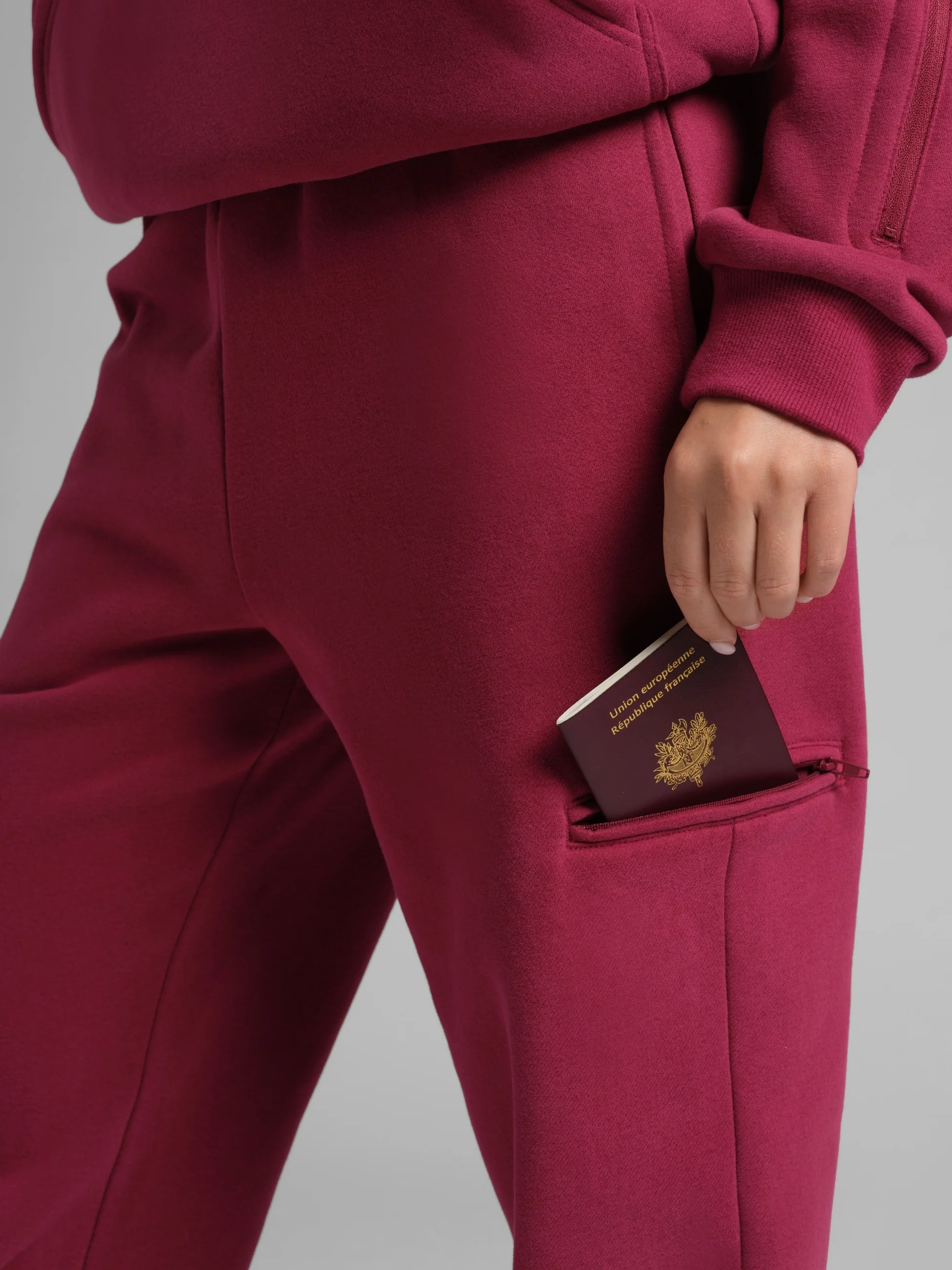 Comfrt x tarte Airplane Mode Travel Sweatpants - Image 10
